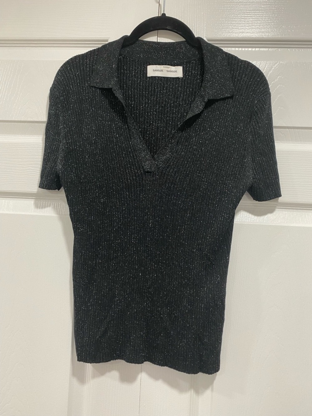 SAMSOE Medium Black Collared Metallic V-Neck Knit Shimmer Top